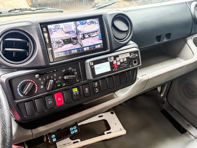 Hino 300  第1張相片