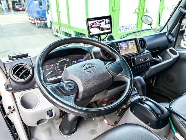 Hino 300  第3張相片