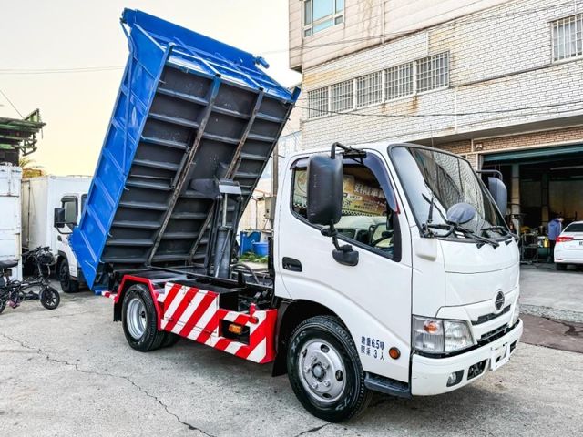 Hino 300  第8張相片