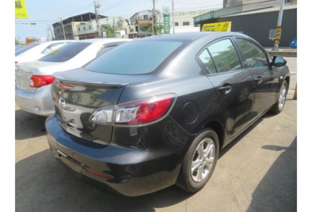 Mazda MAZDA3  第9張相片