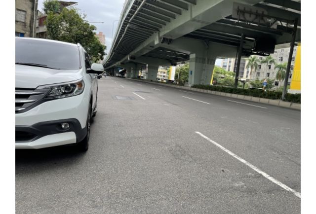 《全車原漆 豪華型 SRSx6 天窗 環景 安卓機 僅駛10萬多公里》【保證實車實照實價】如有不實~整輛車送給您  第3張相片