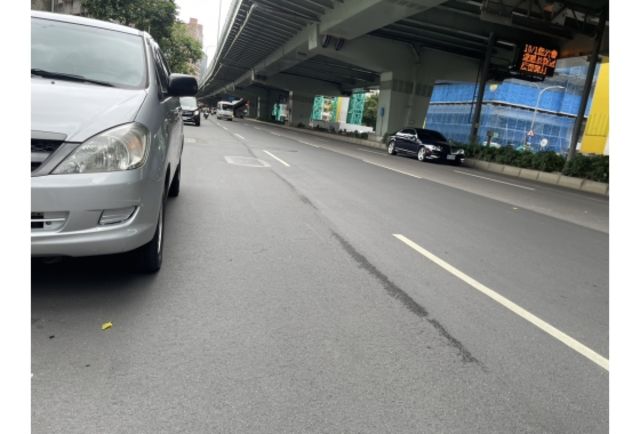 《原漆車 豪華型 E版 皮椅 鋁圈 中央冷氣》【保證實車實照實價】如有不實~整輛車送給您  第4張相片