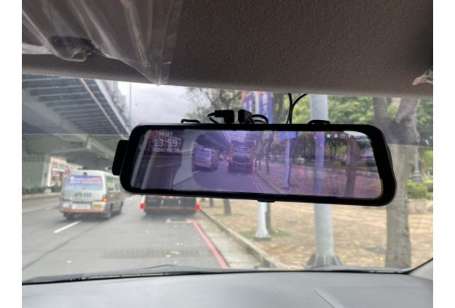 《原漆車 豪華型 E版 皮椅 鋁圈 中央冷氣》【保證實車實照實價】如有不實~整輛車送給您  第17張相片