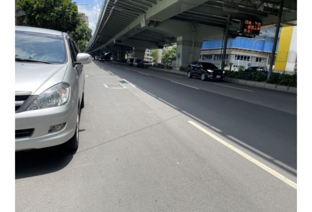 【保證實車實照實價】如有不實~整輛車送給您 原漆車 經典型 SRSx2 皮椅 鋁圈 僅駛8萬多公里  第4張相片