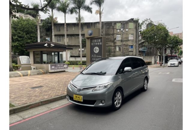 《全車原漆 豪華型 SRS 定速 電滑門 全景天窗》【保證實車實照實價】內外漂亮  第1張相片