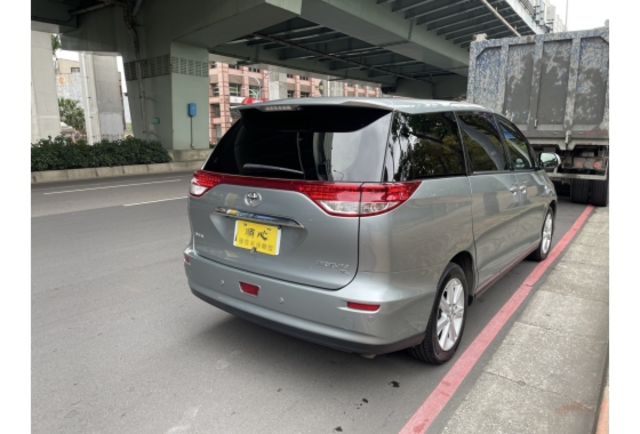 《全車原漆 豪華型 SRS 定速 電滑門 全景天窗》【保證實車實照實價】內外漂亮  第14張相片