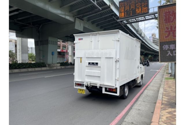 《原漆車 豪華型 皮椅 FRP高箱 電動遙控尾門 原廠保養》【保證實車實照實價】  第11張相片