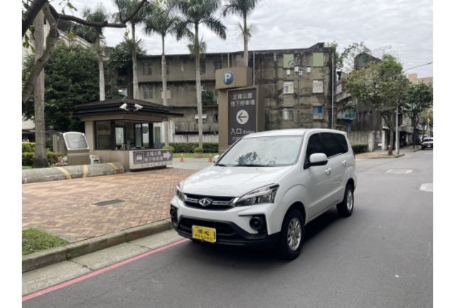 《原漆車 豪華型 SRSx2 定速 中央冷氣 僅駛3萬公里》【保證實車實照實價】  第1張相片