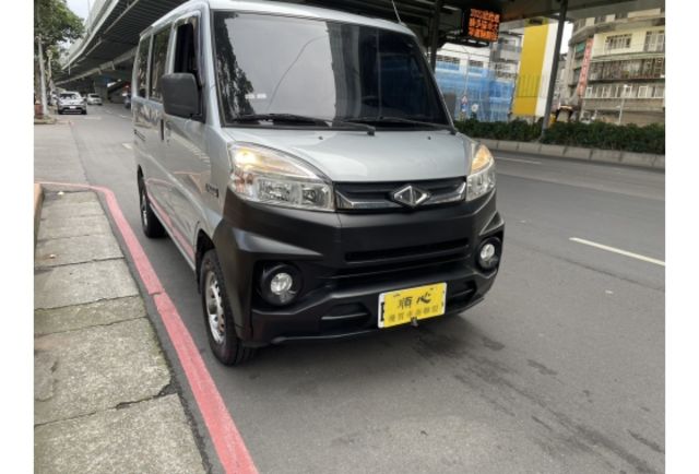 《原漆車 豪華型〈自排〉5人座 皮椅 定速 僅駛8萬公里 原廠保養》實車實照實價  第3張相片