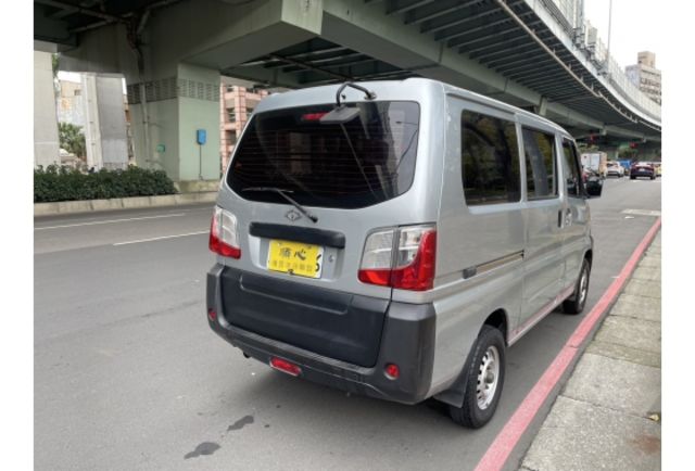 《原漆車 豪華型〈自排〉5人座 皮椅 定速 僅駛8萬公里 原廠保養》實車實照實價  第12張相片