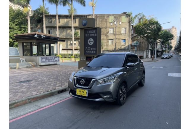 《原漆車 豪華型 SRSx6 安卓機 定速 恆溫》【保證實車實照實價】內外漂亮  第1張相片