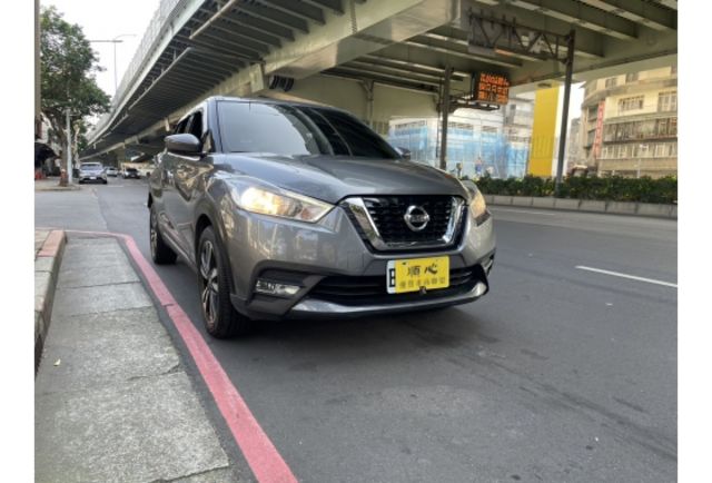《原漆車 豪華型 SRSx6 安卓機 定速 恆溫》【保證實車實照實價】內外漂亮  第2張相片