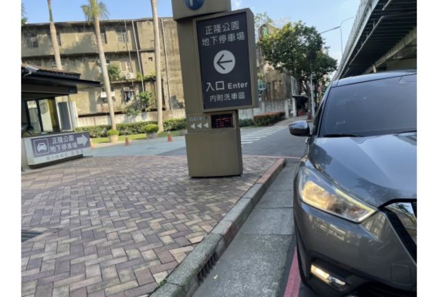 《原漆車 豪華型 SRSx6 安卓機 定速 恆溫》【保證實車實照實價】內外漂亮  第3張相片