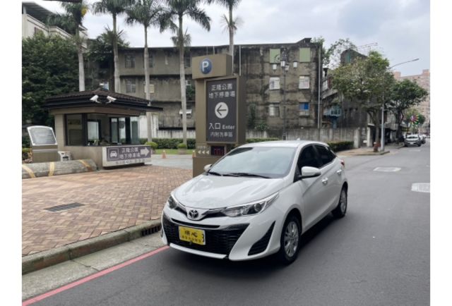 《原漆車 豪華型 SRSx2 螢幕 倒車顯影 僅駛7萬多公里》保證實車實照實價  第1張相片