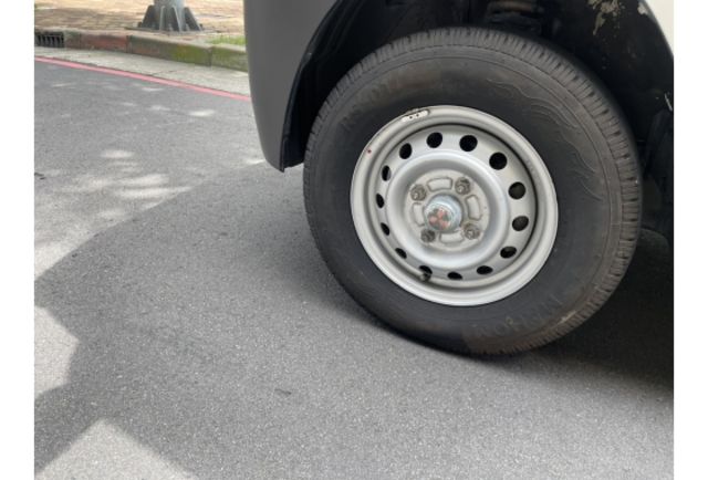 《原漆車 豪華型 正5人座 MP3音響 中央冷氣》【保證實車實照實價】如有不實~整輛車送給您  第4張相片