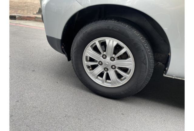 《原漆車 豪華型 SRSx2 皮椅 定速 中央冷氣 僅駛4萬多公里 原廠保養》【保證實車實照實價】如有不實~整輛車送給您  第5張相片