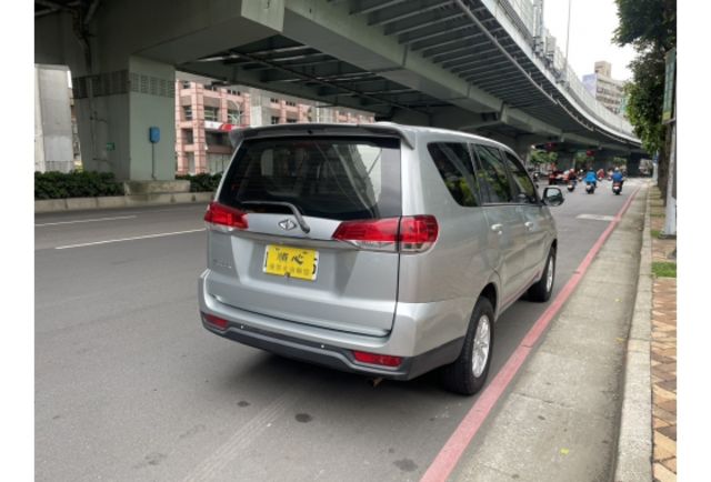 《原漆車 豪華型 SRSx2 皮椅 定速 中央冷氣 僅駛4萬多公里 原廠保養》【保證實車實照實價】如有不實~整輛車送給您  第11張相片