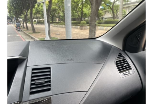 《原漆車 豪華型 SRSx2 皮椅 定速 中央冷氣 僅駛4萬多公里 原廠保養》【保證實車實照實價】如有不實~整輛車送給您  第13張相片