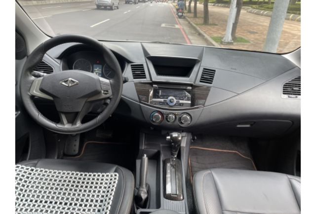 《原漆車 豪華型 SRSx2 皮椅 定速 中央冷氣 僅駛4萬多公里 原廠保養》【保證實車實照實價】如有不實~整輛車送給您  第16張相片