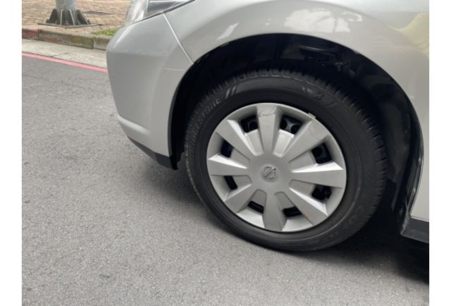 《原漆車 豪華型 皮椅 螢幕 僅駛4萬多公里》【保證實車實照實價】如有不實~整輛車送給您  第5張相片