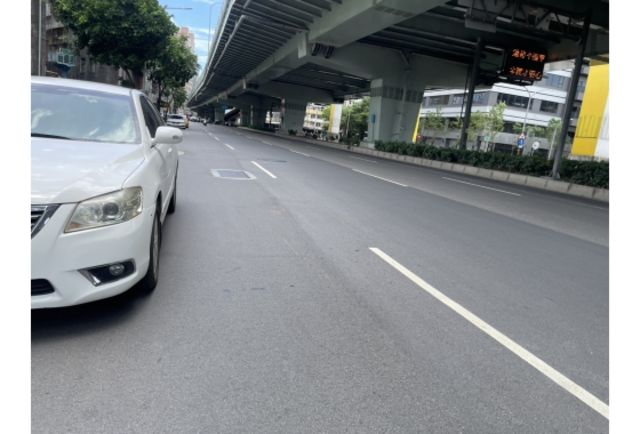 《全車原漆 自用一手車 豪華型 黑內裝 SRSx2 恆溫 定速 內外漂亮》【保證實車實照實價】如有不實~整輛車送給您  第3張相片