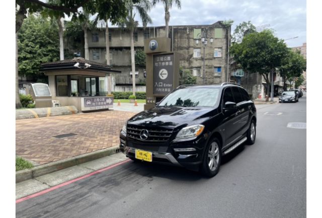 《原漆車 旗艦型 SRSx10 定速 恆溫 天窗 電動尾門》【保證實車實照實價】如有不實~整輛車送給您  第1張相片