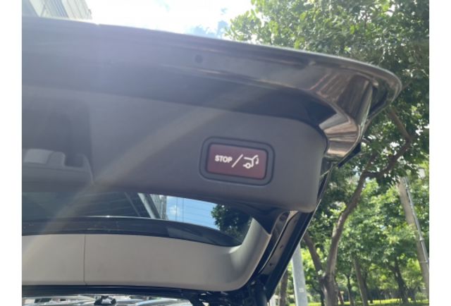 《原漆車 旗艦型 SRSx10 定速 恆溫 天窗 電動尾門》【保證實車實照實價】如有不實~整輛車送給您  第11張相片