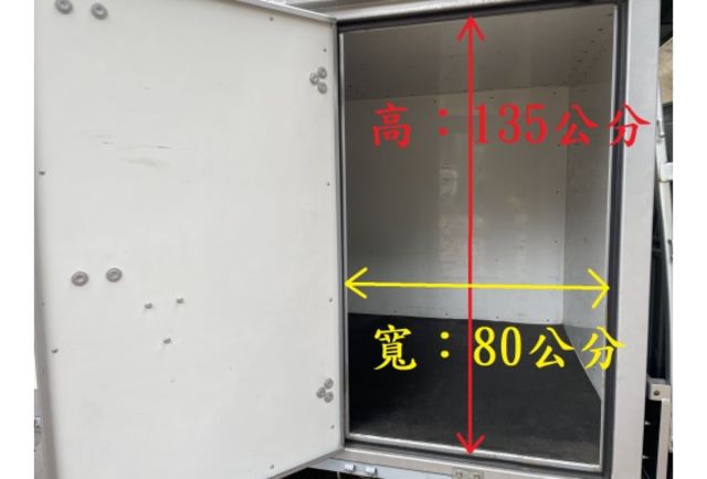 《原漆車 豪華型〈自排 A210  FRP高箱〉SRS 定速 盲點 僅駛7萬多公里》【保證實車實照實價】如有不實~整輛車送給您  第8張相片