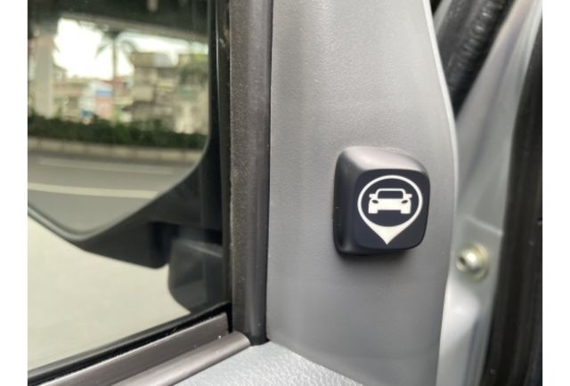 《原漆車 豪華型〈自排 A210  FRP高箱〉SRS 定速 盲點 僅駛7萬多公里》【保證實車實照實價】如有不實~整輛車送給您  第12張相片