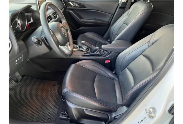 2015 Mazda 3  第8張相片