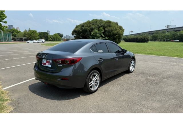 Mazda MAZDA3  第8張相片