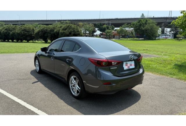 Mazda MAZDA3  第9張相片