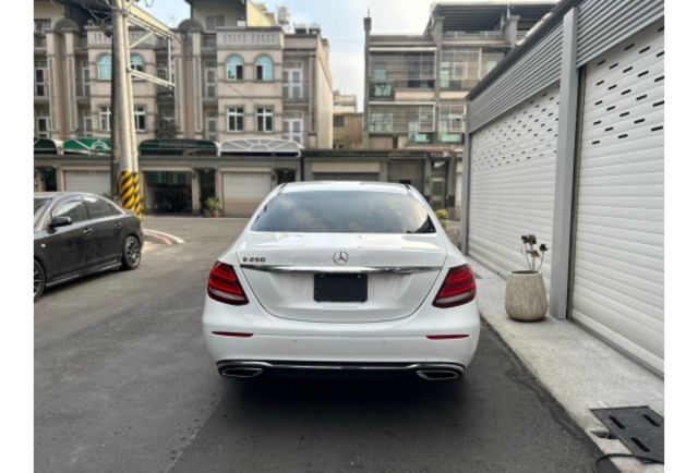 輝祥汽車 年輕款 2018年 E250  第3張相片
