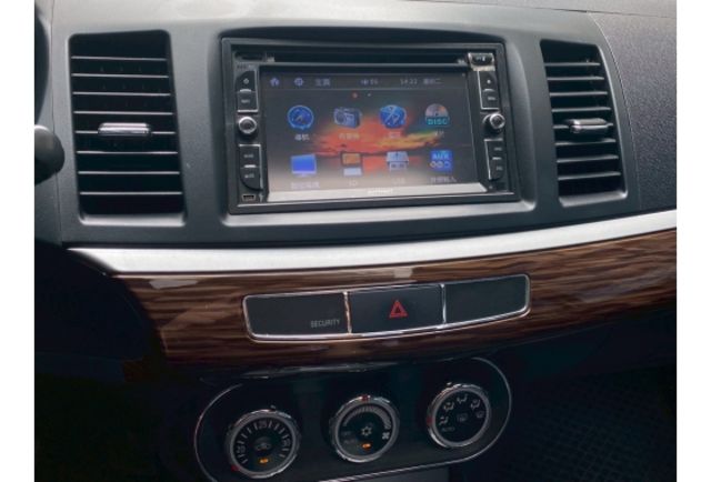 Mitsubishi LANCER  第11張相片