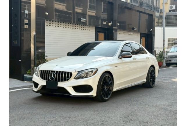 AMG 四驅 直通當派 閥門 氣壓懸吊 全景天窗 柏林之音 LED頭燈 全車摸門  第1張相片