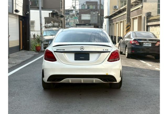 AMG 四驅 直通當派 閥門 氣壓懸吊 全景天窗 柏林之音 LED頭燈 全車摸門  第4張相片