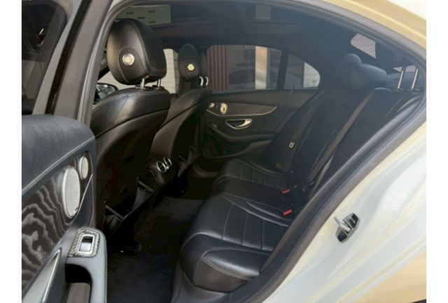 AMG 四驅 直通當派 閥門 氣壓懸吊 全景天窗 柏林之音 LED頭燈 全車摸門  第6張相片