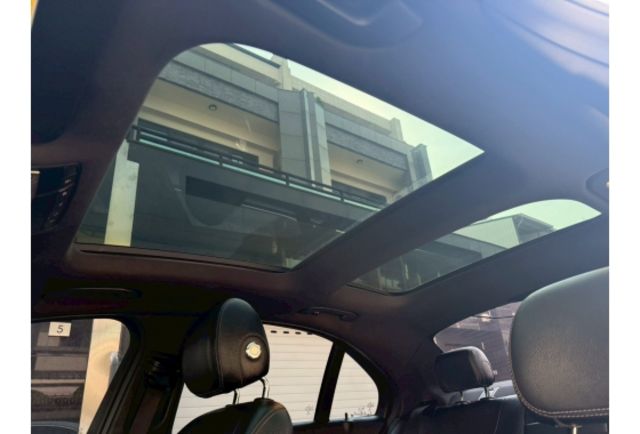 AMG 四驅 直通當派 閥門 氣壓懸吊 全景天窗 柏林之音 LED頭燈 全車摸門  第7張相片