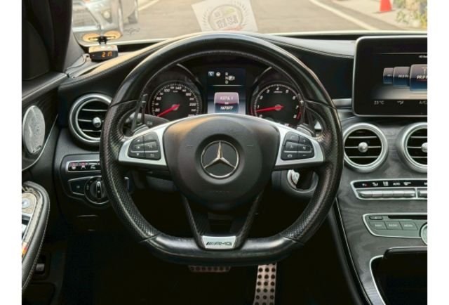 AMG 四驅 直通當派 閥門 氣壓懸吊 全景天窗 柏林之音 LED頭燈 全車摸門  第9張相片