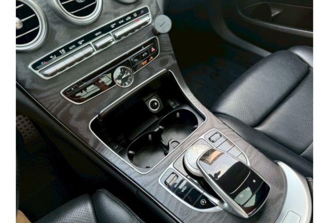 AMG 四驅 直通當派 閥門 氣壓懸吊 全景天窗 柏林之音 LED頭燈 全車摸門  第12張相片