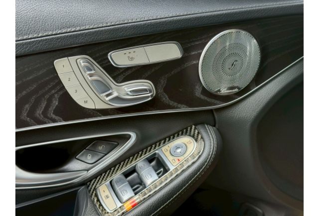 AMG 四驅 直通當派 閥門 氣壓懸吊 全景天窗 柏林之音 LED頭燈 全車摸門  第14張相片