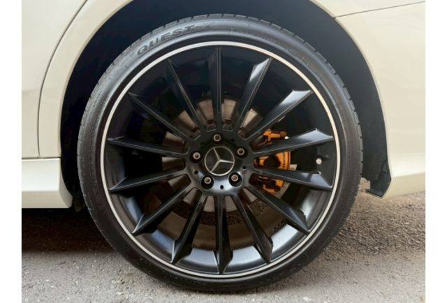 AMG 四驅 直通當派 閥門 氣壓懸吊 全景天窗 柏林之音 LED頭燈 全車摸門  第17張相片