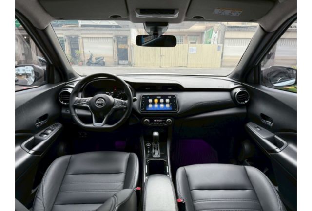 照地燈 空力套件 JBL音響 氣氛燈 Carplay I-KEY 盲點 胎壓偵測 ISOFIX  第7張相片