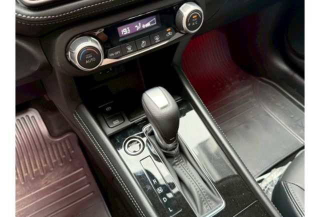 照地燈 空力套件 JBL音響 氣氛燈 Carplay I-KEY 盲點 胎壓偵測 ISOFIX  第10張相片