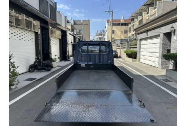 升降尾門｜胎壓偵測｜方向盤快控鍵  第6張相片