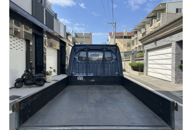 升降尾門｜胎壓偵測｜方向盤快控鍵  第7張相片