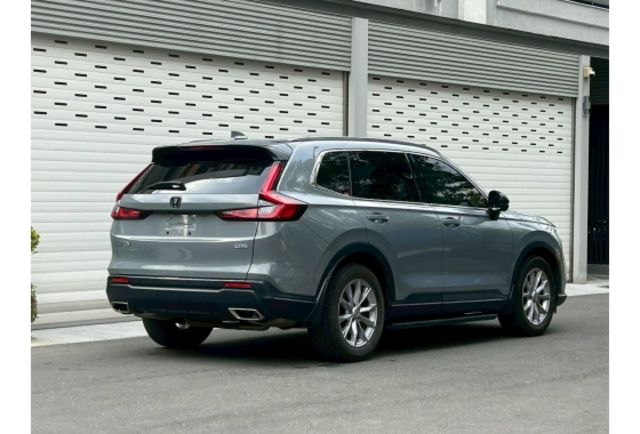 無線充電板/CarPlay｜BOSE音響｜全景天窗｜環景｜腳踢電尾門  第2張相片