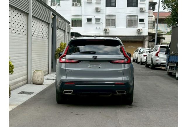 無線充電板/CarPlay｜BOSE音響｜全景天窗｜環景｜腳踢電尾門  第4張相片