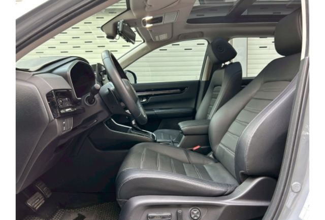 無線充電板/CarPlay｜BOSE音響｜全景天窗｜環景｜腳踢電尾門  第5張相片