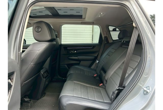 無線充電板/CarPlay｜BOSE音響｜全景天窗｜環景｜腳踢電尾門  第6張相片